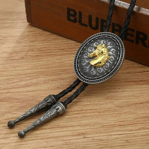 Bolo tie med guldfärgat djurhuvud