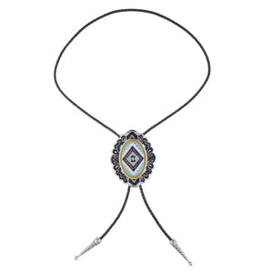 Bolo tie med ovalt hänge i färgglad tribaldesign