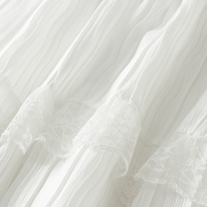 Midikjol med infällda spetsbårder