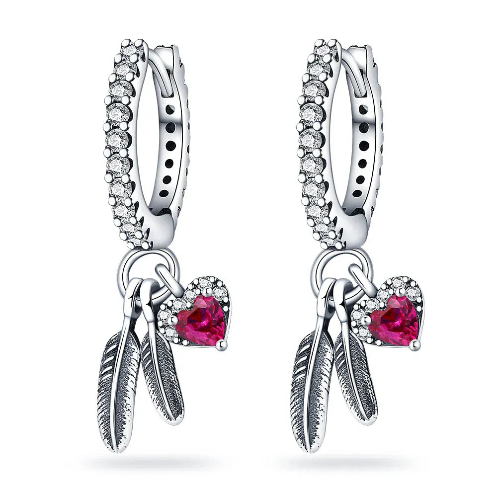 Orecchini pendenti in argento con piume e cuore