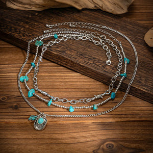 Set med tre silverfärgade westernhalsband med turkos Silver