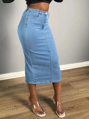 Tajt midi jeanskjol