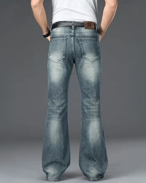 Utsvängda jeans herr