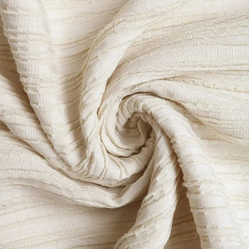 Beige klänning med volang