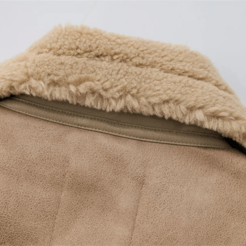 Beige shearlingjacka