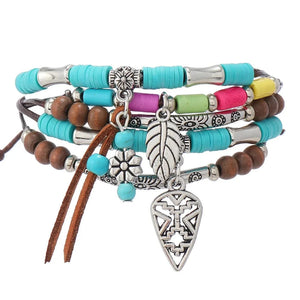 Boho Läderarmband med Turkosa Pärlor och Berlocker
