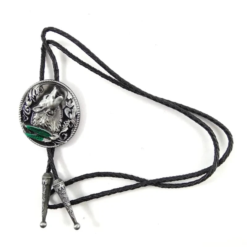 Bolo tie i läder med vargmotiv i antik stil