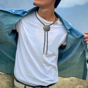 Bolo tie med tjurhuvud i silver Silver