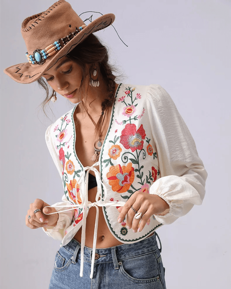 Broderad blus med blommor