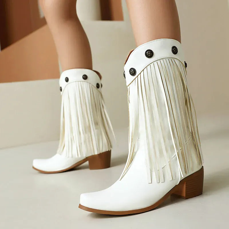 Cowboyboots med fransar och nitar i västernstil