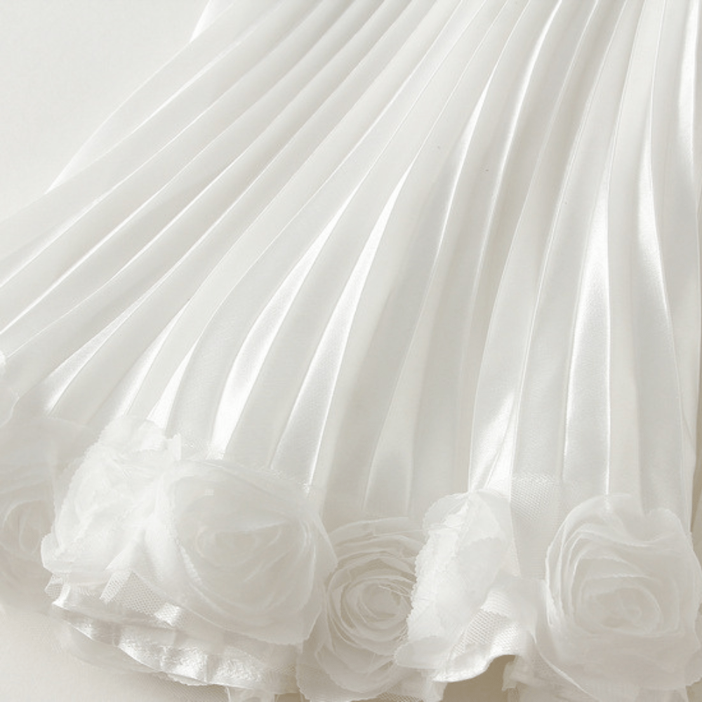 Plisserad satinkjol med rosbård