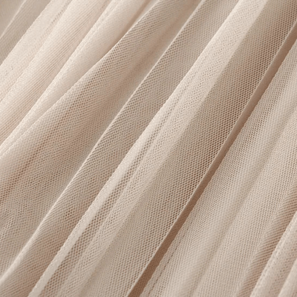 Tyllkjol med pärldekorationer